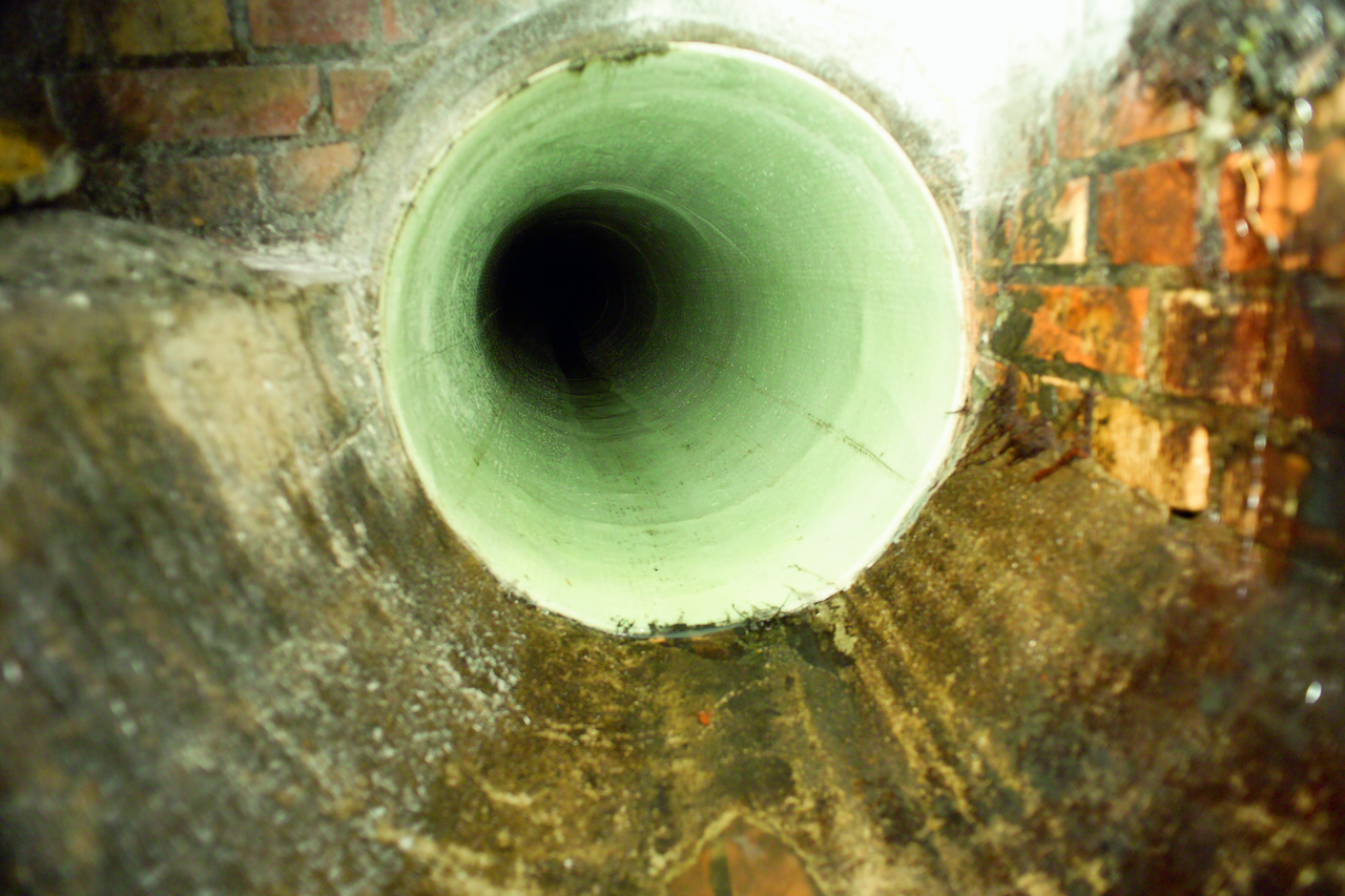 Einbau eines Schlauchliners in eine vorhandene Abwasserleitung